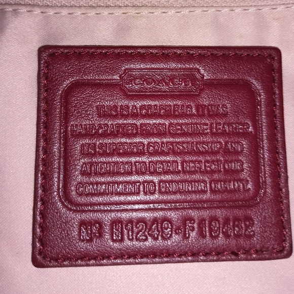 Coach 'gallery' signature embossed patent leather bag #f19462 - Picture 10 of 10